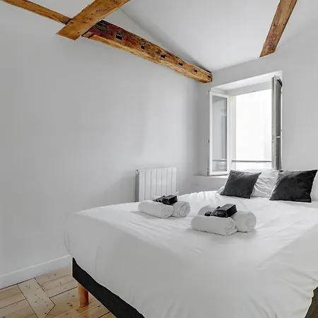 Un Eclat De Lumiere En Plein Apartamento *